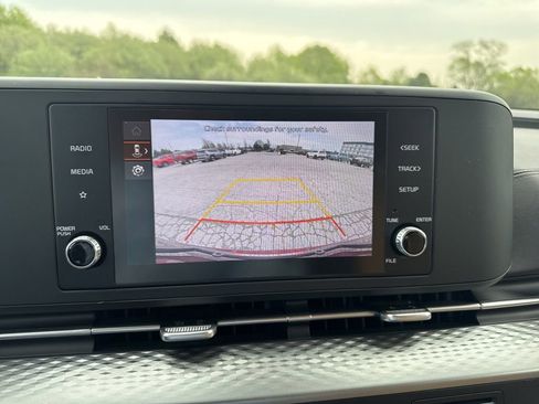 Used 2024 Kia Carnival LX FWD image 59