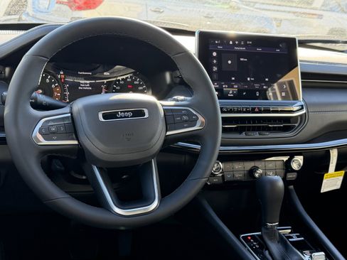 New 2026 Jeep Compass Latitude image 29