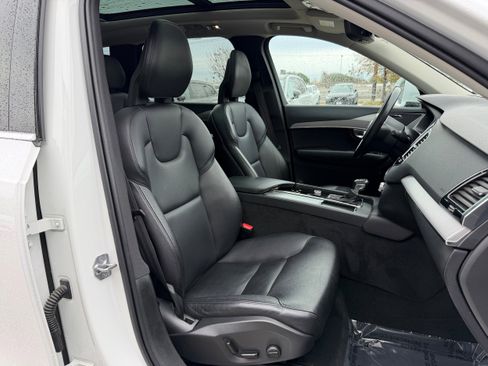 Used 2021 Volvo XC90 T5 Momentum w/ Advanced Package image 10