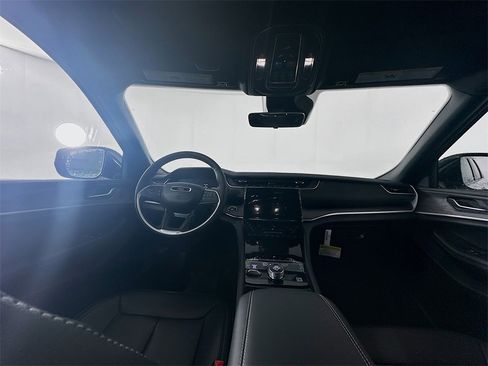 New 2025 Jeep Grand Cherokee Limited image 9