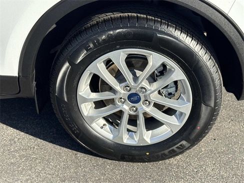 Certified 2022 Ford Escape SE image 38