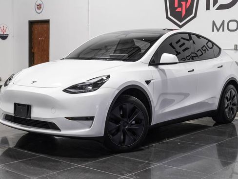 Used 2025 Tesla Model Y Long Range image 8