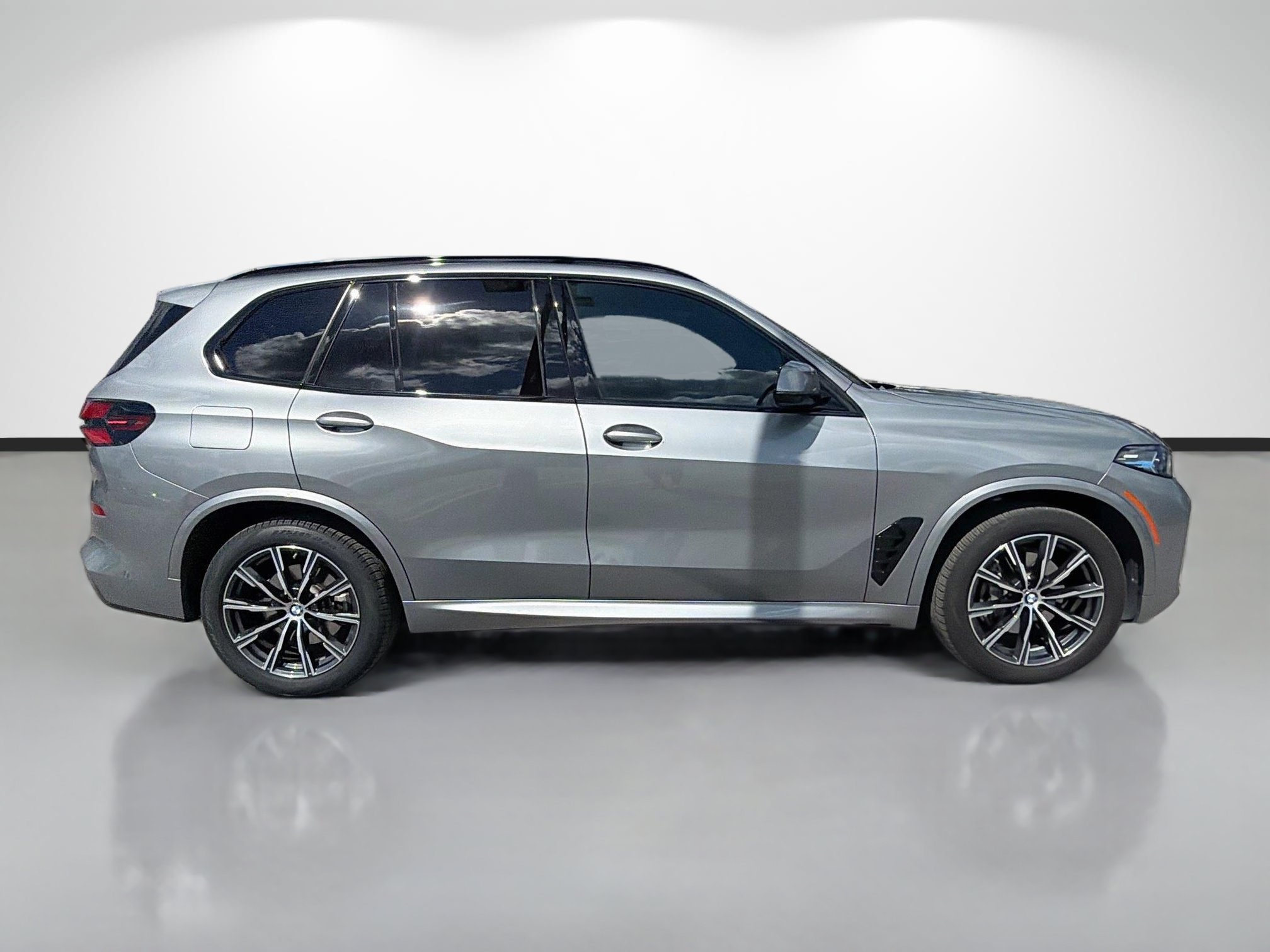 Certified 2025 BMW X5 sDrive40i w/ M Sport Package RWD image 2