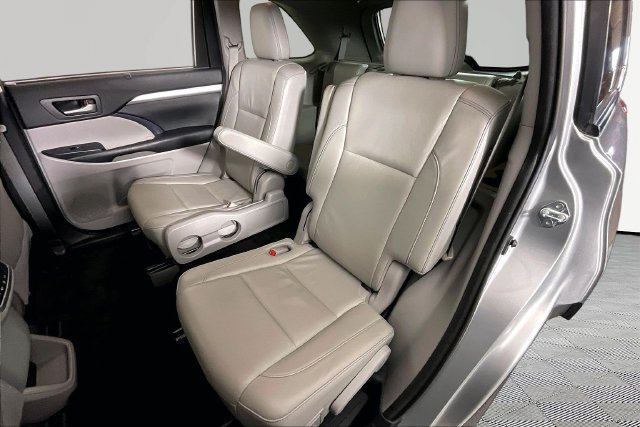 Used 2017 Toyota Highlander XLE AWD/4WD image 20