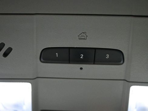 Used 2019 Chevrolet Equinox Premier image 34