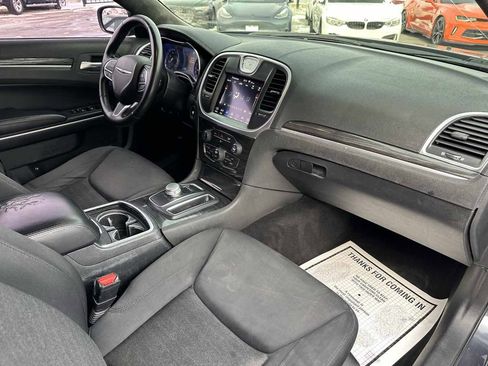 Used 2019 Chrysler 300 Touring w/ Sport Appearance Package image 33