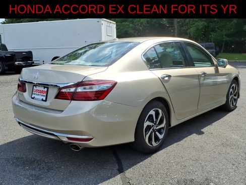 Used 2017 Honda Accord EX image 6
