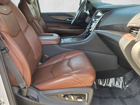 Used 2019 Cadillac Escalade Premium Luxury image 24