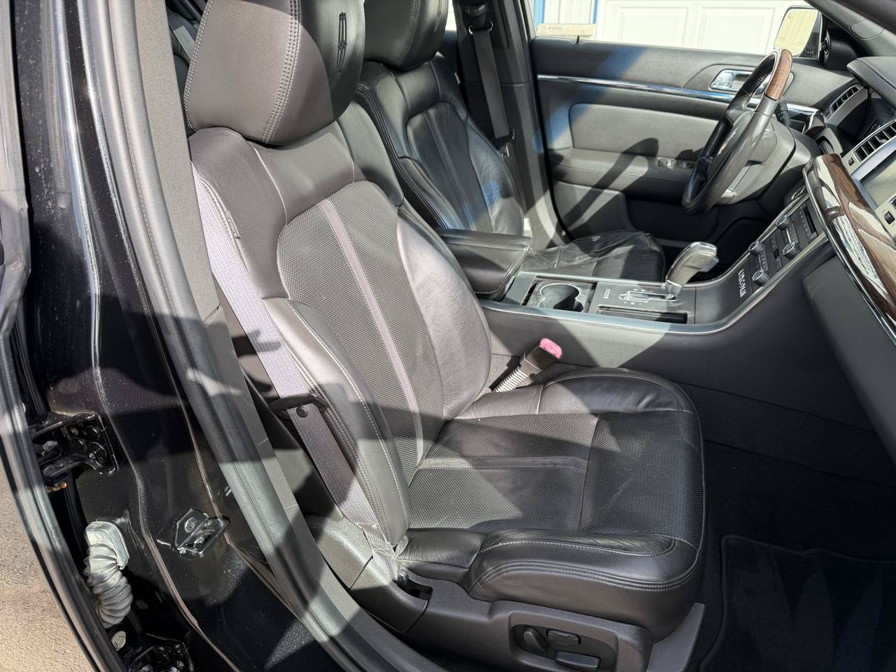 Used 2009 Lincoln MKS AWD image 18