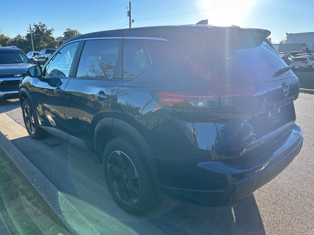 Used 2025 Nissan Rogue SV FWD image 4