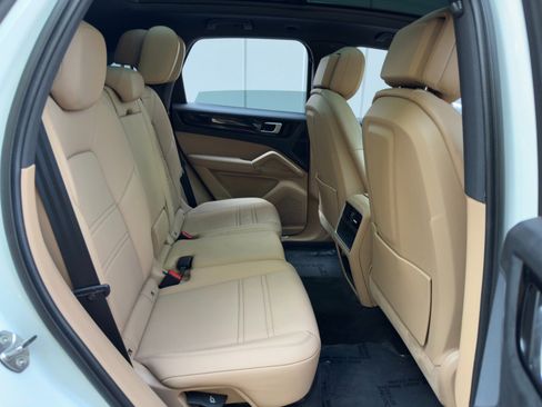 Used 2022 Porsche Cayenne image 44