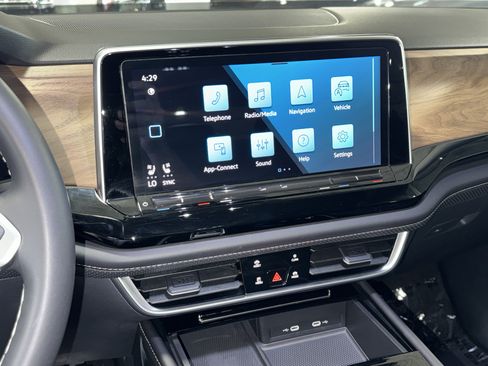 Used 2024 Volkswagen Atlas SE FWD image 27