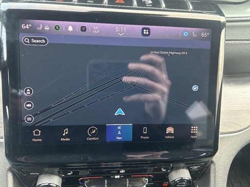 Used 2024 Jeep Grand Cherokee Limited image 12