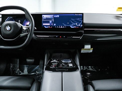 Used 2026 BMW 530i w/ Premium Package image 13