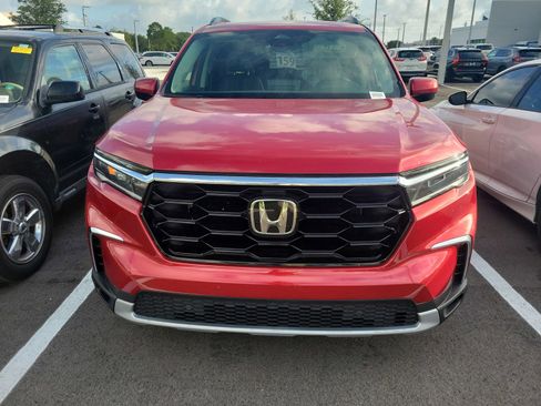 Used 2023 Honda Pilot Touring image 3