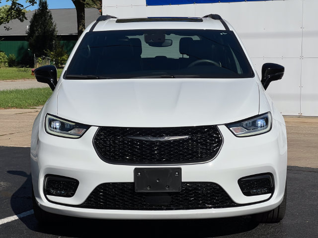 Used 2023 Chrysler Pacifica Limited w/ Uconnect Theater Family Group AWD/4WD image 52