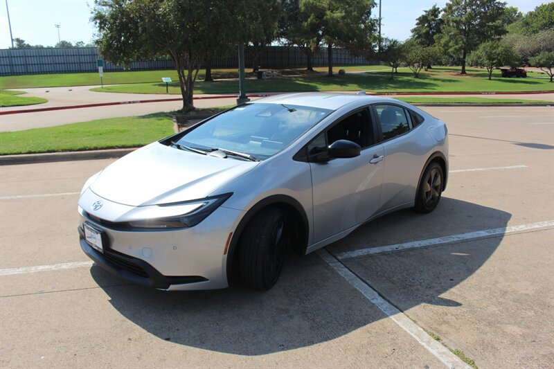 Used 2024 Toyota Prius LE FWD image 1