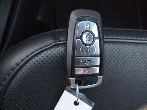 Used 2025 Ford F350 Platinum image 39