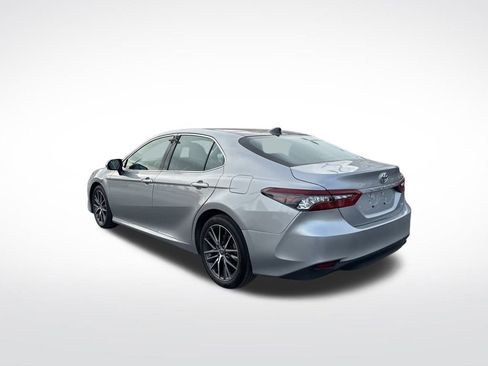 Certified 2021 Toyota Camry XLE image 3