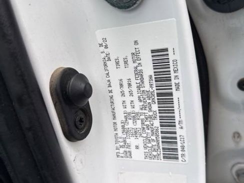 Used 2022 Toyota Tacoma TRD Off-Road image 27