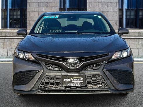 Used 2023 Toyota Camry SE image 3