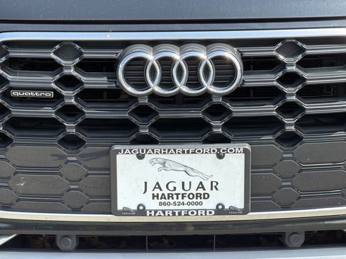 Used 2023 Audi Q5 2.0T Premium w/ Convenience Package AWD/4WD image 10