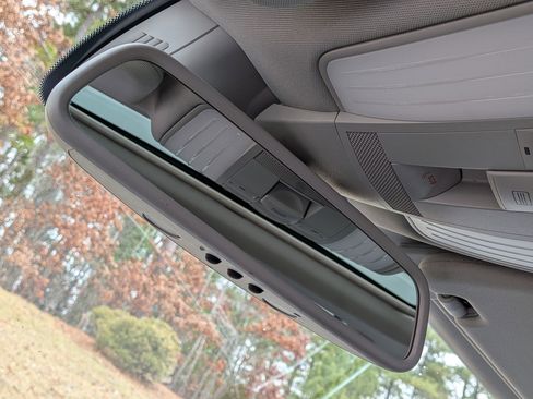 Used 2013 Mercedes-Benz E 350 4MATIC Sedan image 30