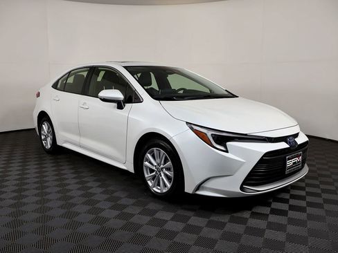 Used 2023 Toyota Corolla XLE image 6