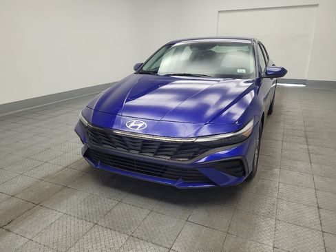 Used 2025 Hyundai Elantra SE FWD image 15