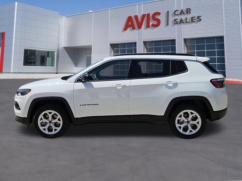 Used 2025 Jeep Compass Latitude AWD/4WD image 10