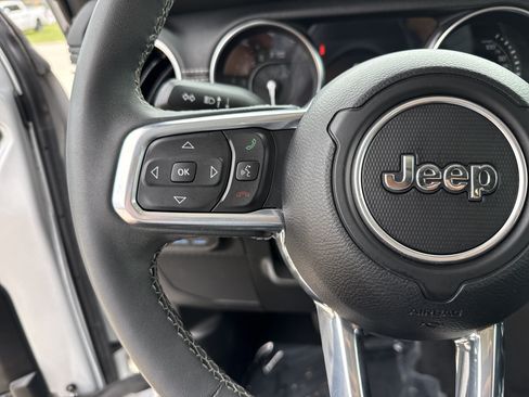 Used 2023 Jeep Wrangler Unlimited Sahara w/ Cold Weather Group AWD/4WD image 18