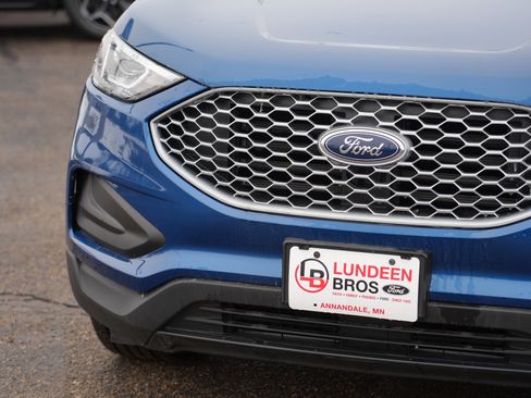 Used 2024 Ford Edge SE image 11