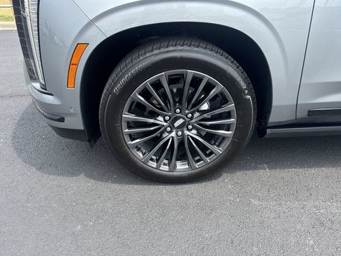 Certified 2025 Cadillac Escalade Sport Platinum w/ LPO, Floor Liner Package AWD/4WD image 10