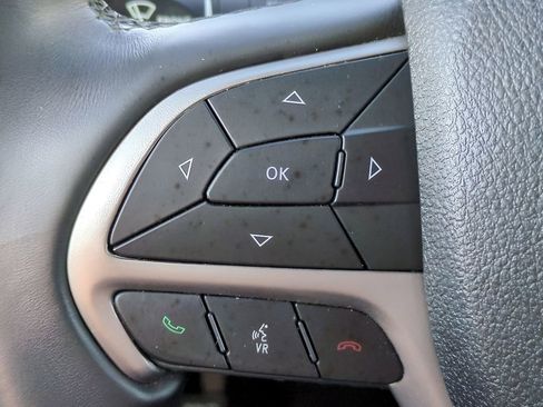 Used 2018 Jeep Grand Cherokee Laredo image 23