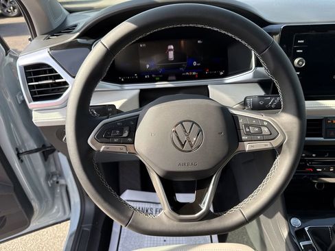 New 2025 Volkswagen Taos SE image 25