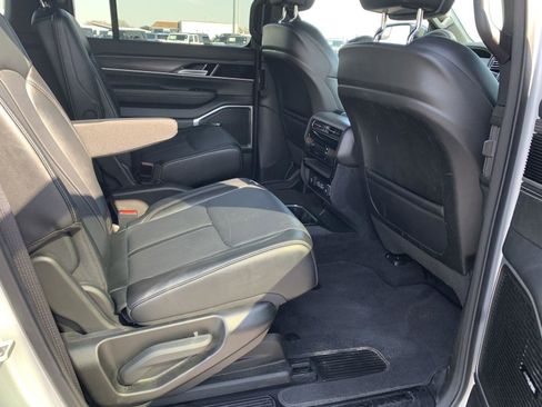 Used 2024 Jeep Wagoneer Series III image 13