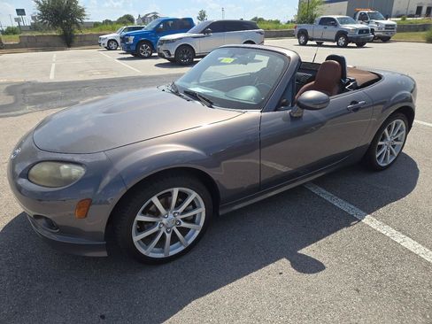 Used 2006 MAZDA MX-5 Miata Grand Touring w/ Premium Pkg RWD image 7