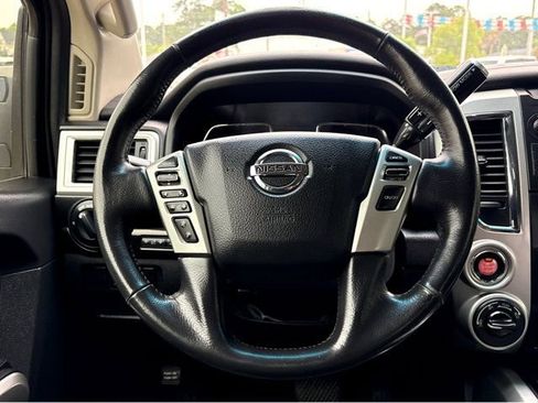 Used 2019 Nissan Titan SV w/ SV Convenience Package AWD/4WD image 13