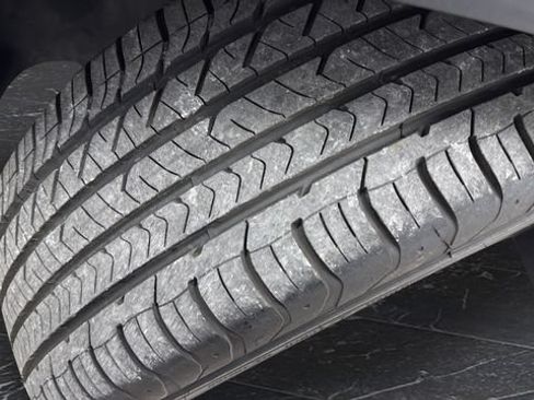 Used 2020 Jeep Cherokee Limited FWD image 36