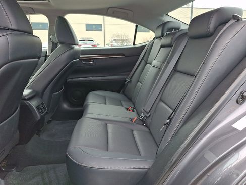 Used 2016 Lexus ES 350 w/ Navigation System Package image 10