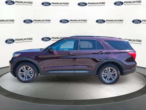 Used 2022 Ford Explorer XLT w/ Equipment Group 202A AWD/4WD image 2
