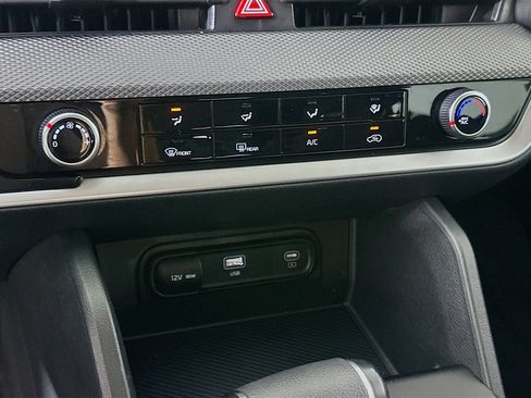 Used 2025 Kia Sportage LX FWD image 22
