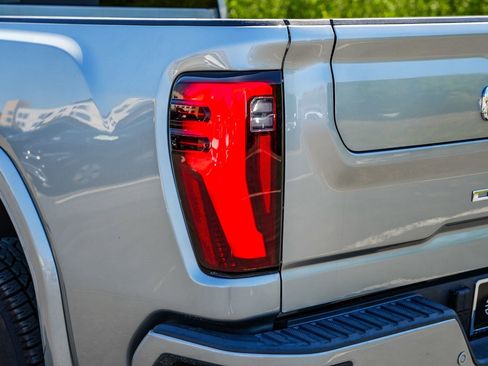 Used 2024 GMC Sierra 2500 Denali Ultimate w/ Max Trailering Package AWD/4WD image 11
