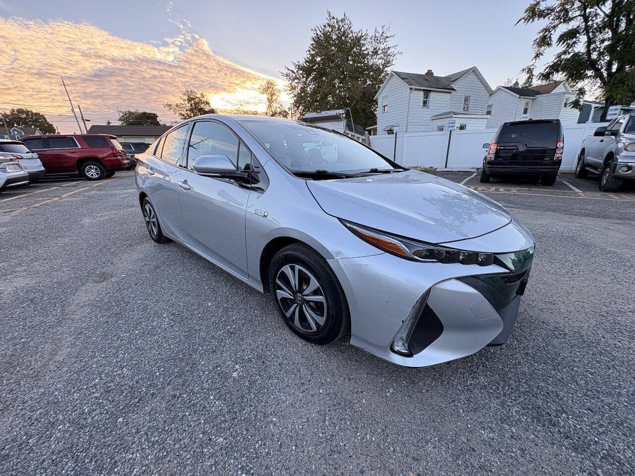 Used 2017 Toyota Prius Prime Plus FWD image 4