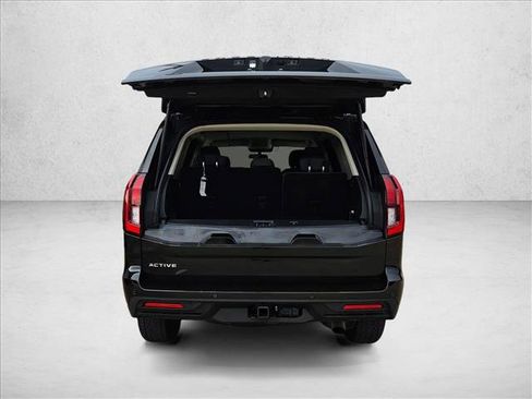 Used 2025 Ford Expedition Active RWD image 8