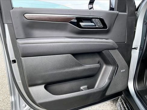 New 2026 Chevrolet Suburban Premier image 25