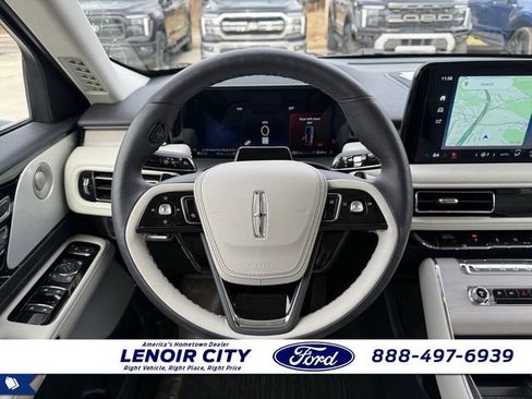 Used 2025 Lincoln Aviator Reserve w/ Equipment Group 201A image 16