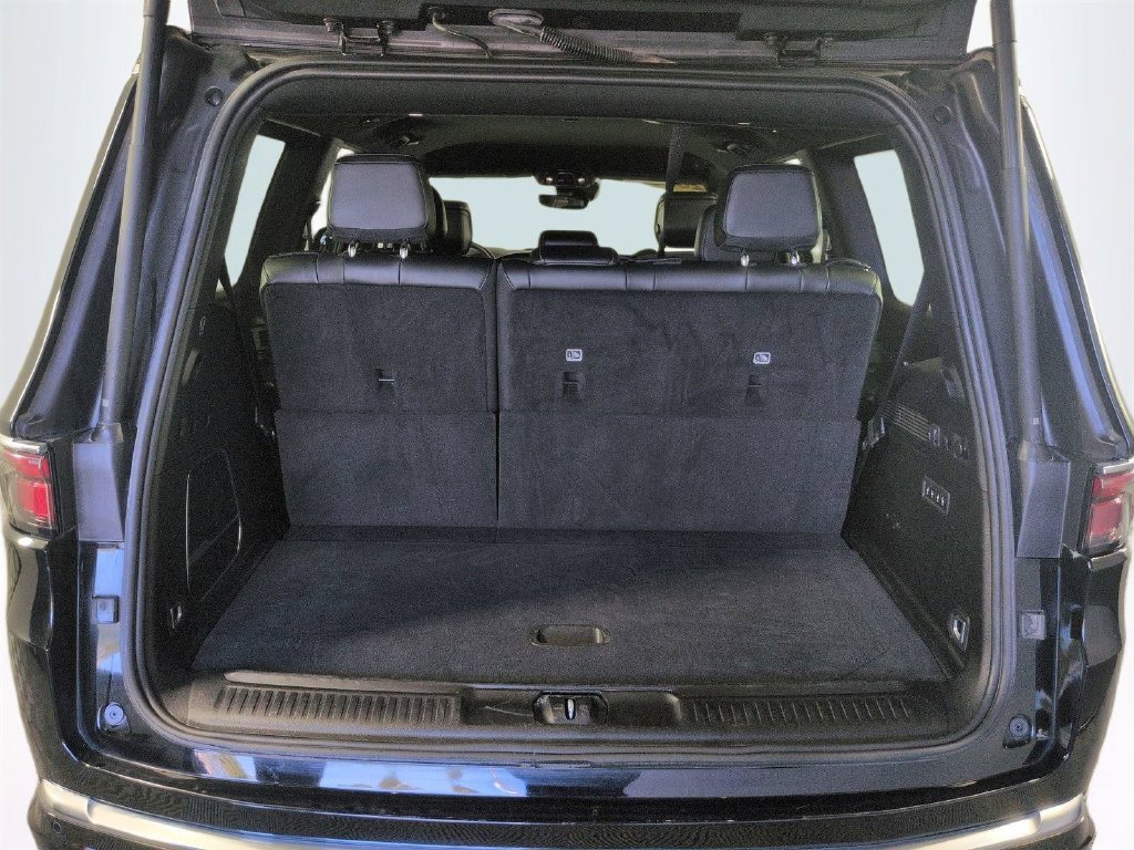 Used 2025 Jeep Wagoneer Series II w/ 8-Passenger Seating Package AWD/4WD image 16