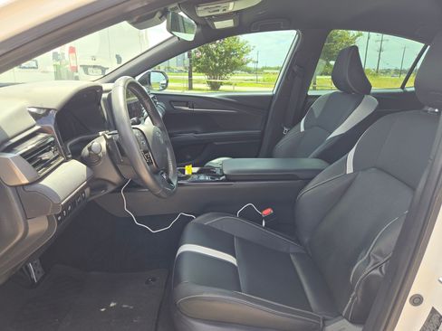 Used 2025 Toyota Camry Hybrid FWD image 10