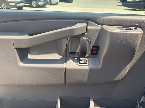 Used 2018 Chevrolet Express 3500 LT w/ LT Preferred Equipment Group RWD image 9